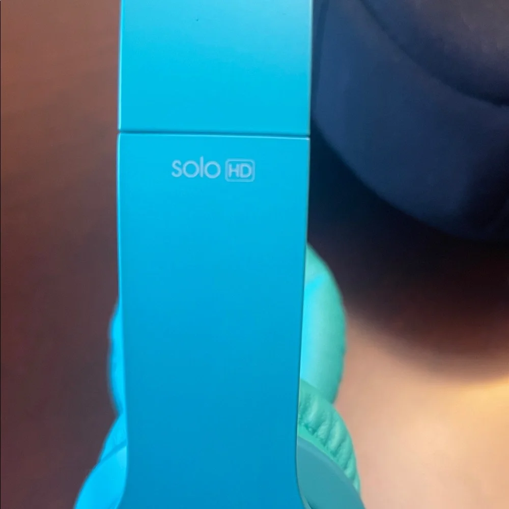 Beats by Dre Turquoise On-Ear Headphones with Carry Case